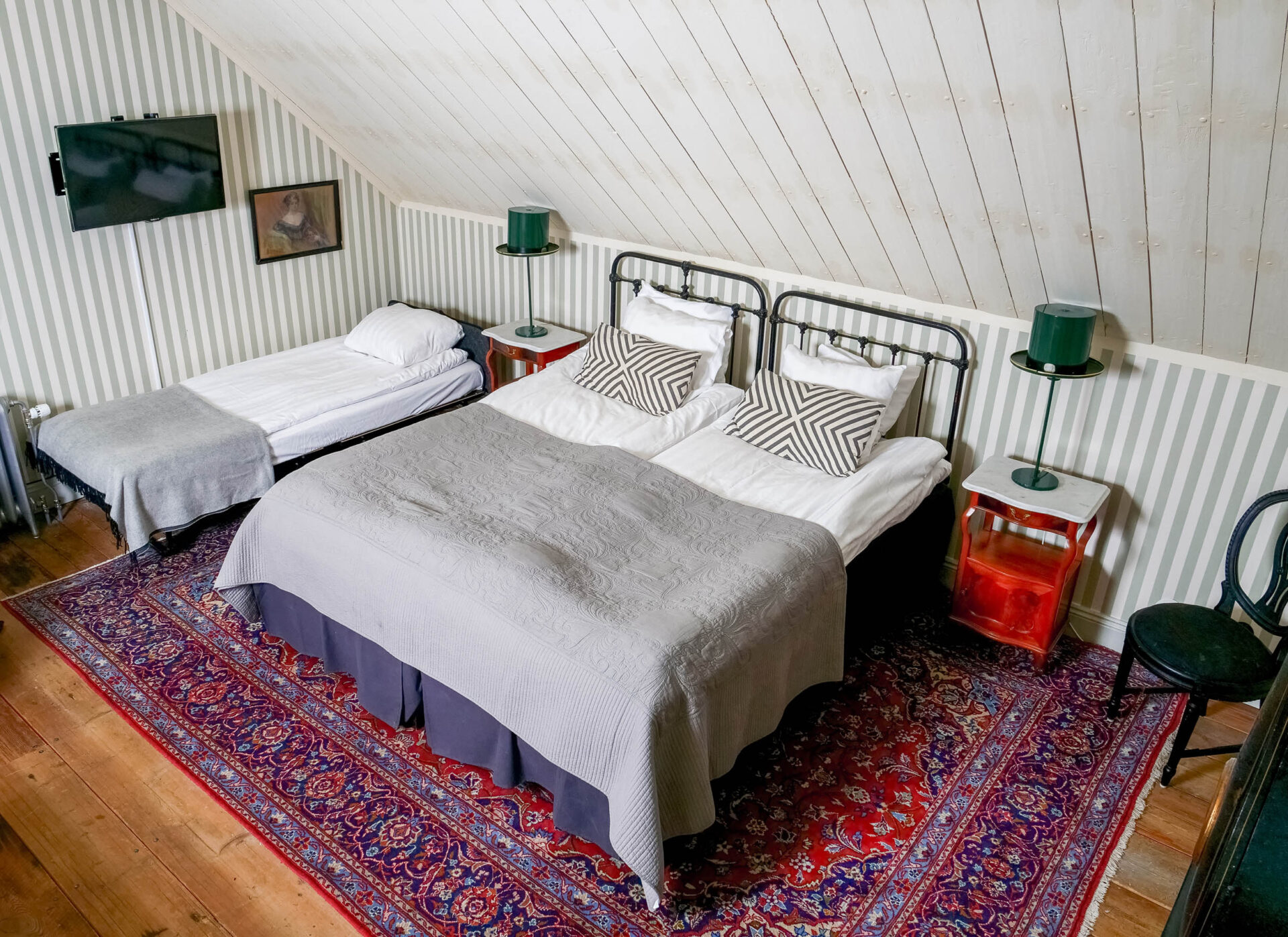 sovrum med extrabed2