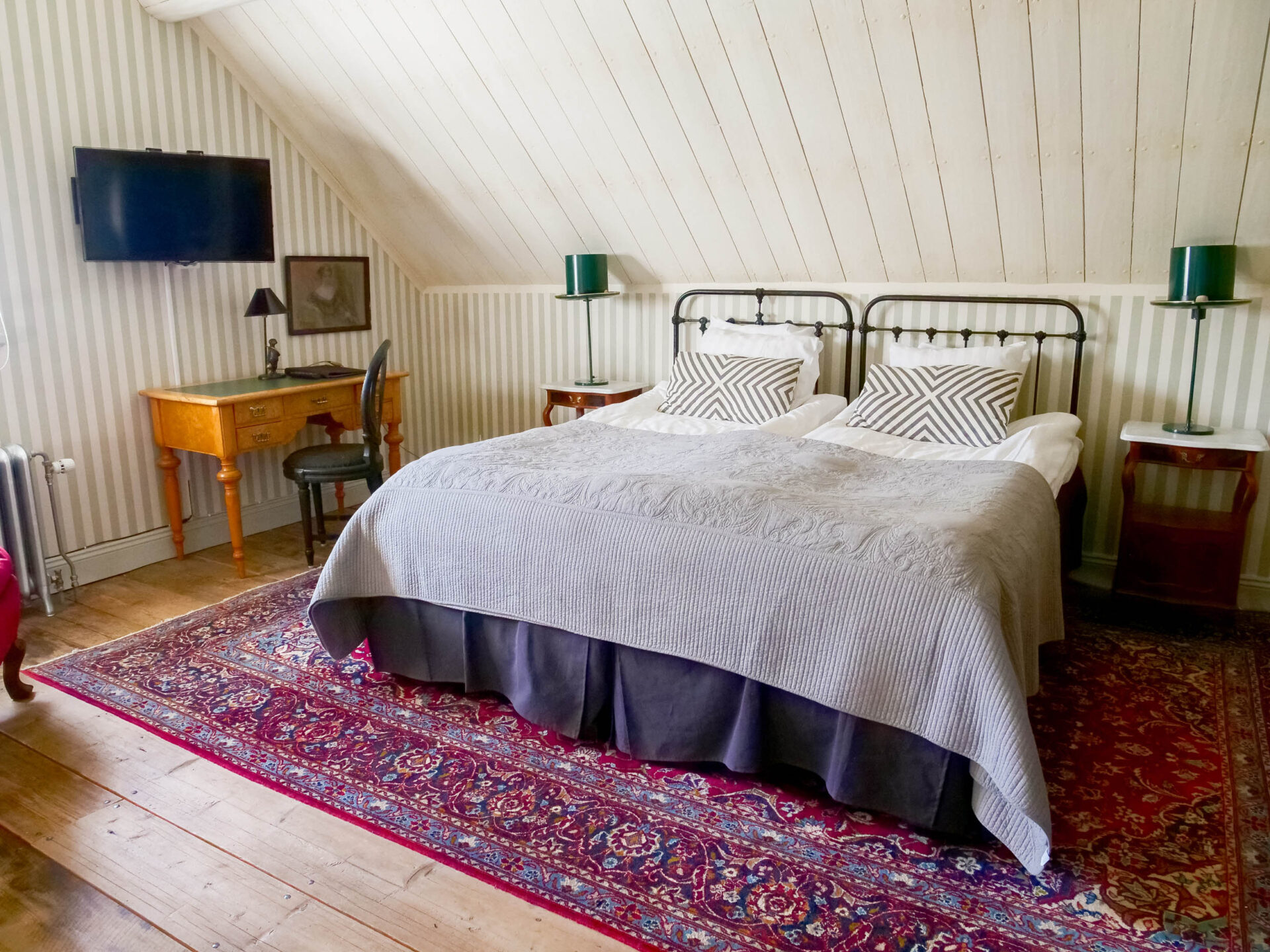 sovrum doublebed